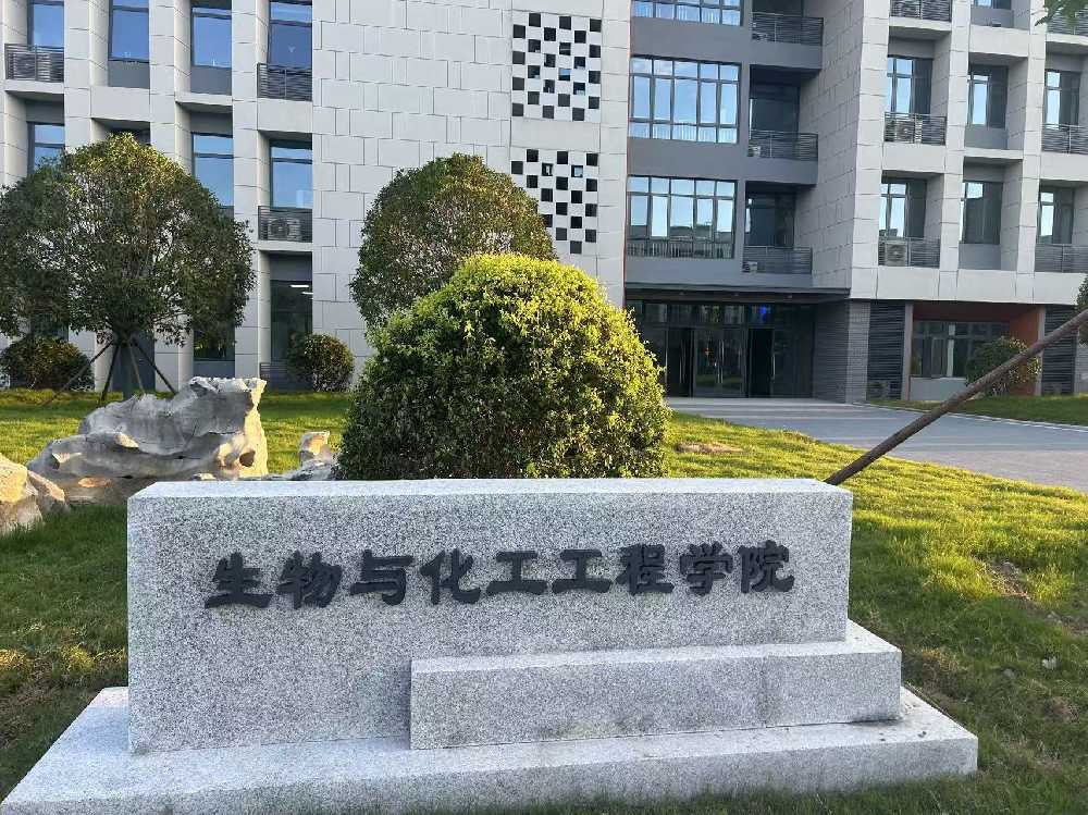 绿园区扬州职业大学体育场高杆灯项目